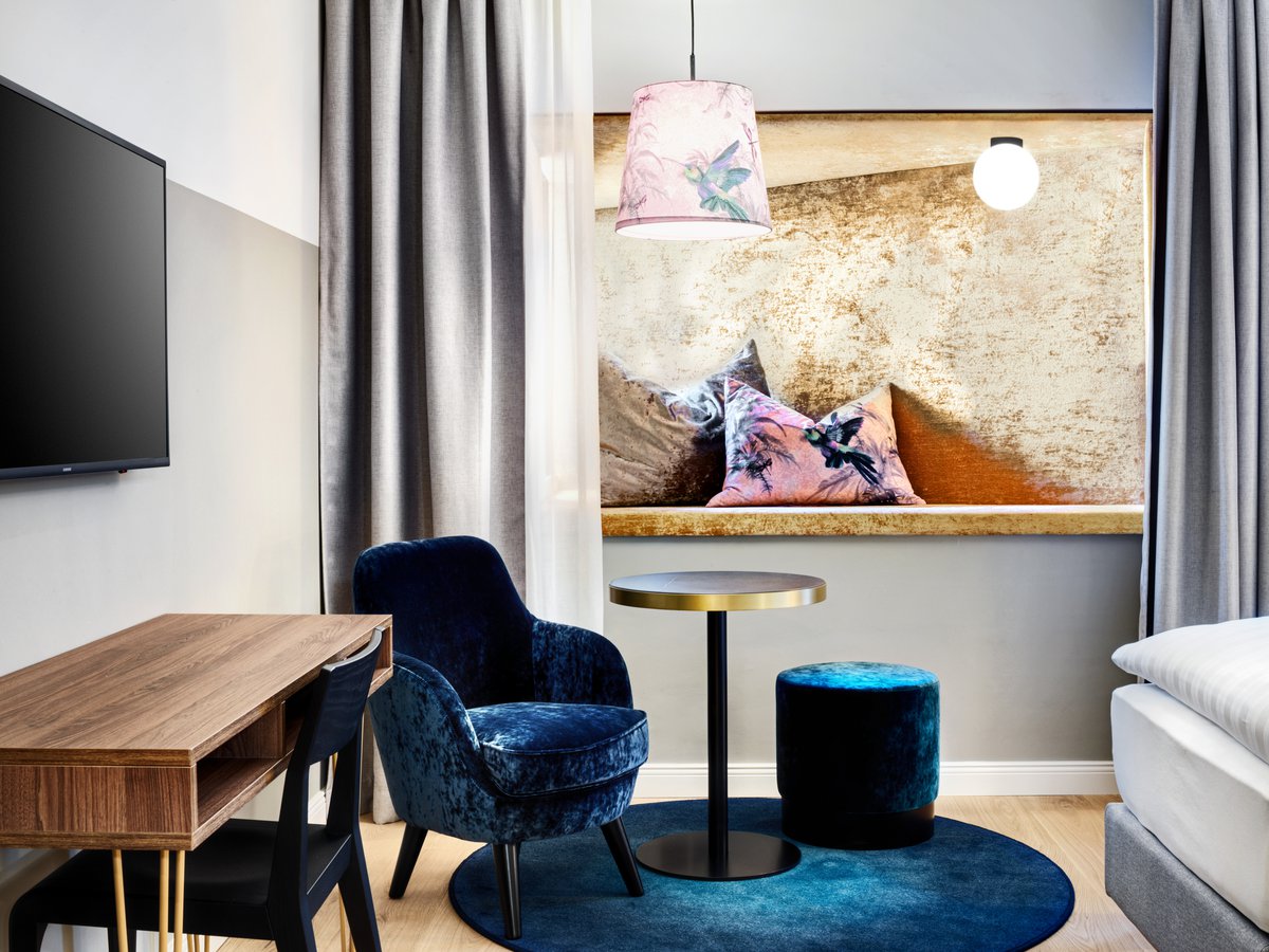 Glamorous STAGE 12 Hotel