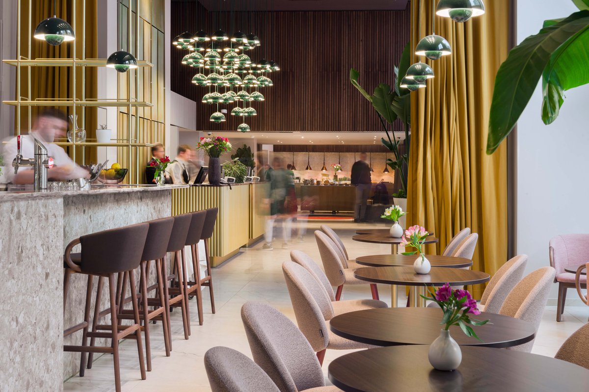 Auf einen Café ins Hotel Lev …