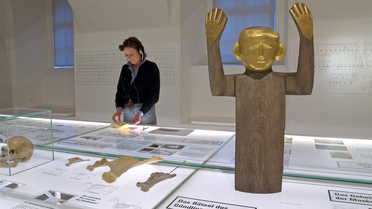 Bronzezeitliche Fürstengräber, Schloß Eggenberg