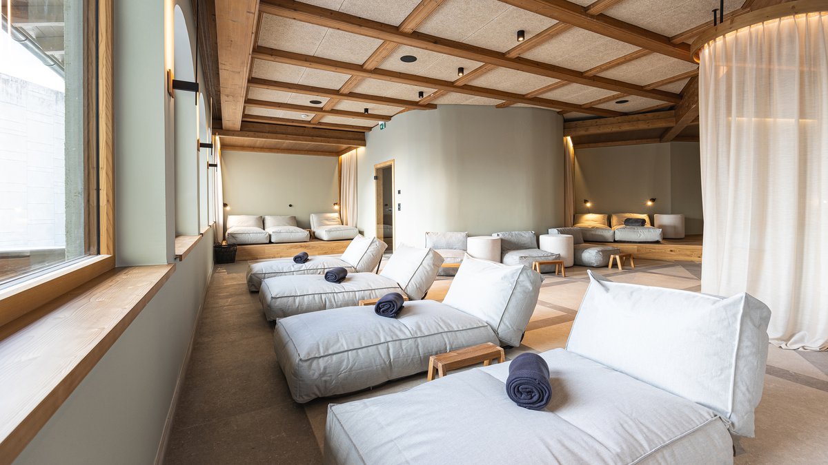 Neue Post – Upside Down Town Hotel