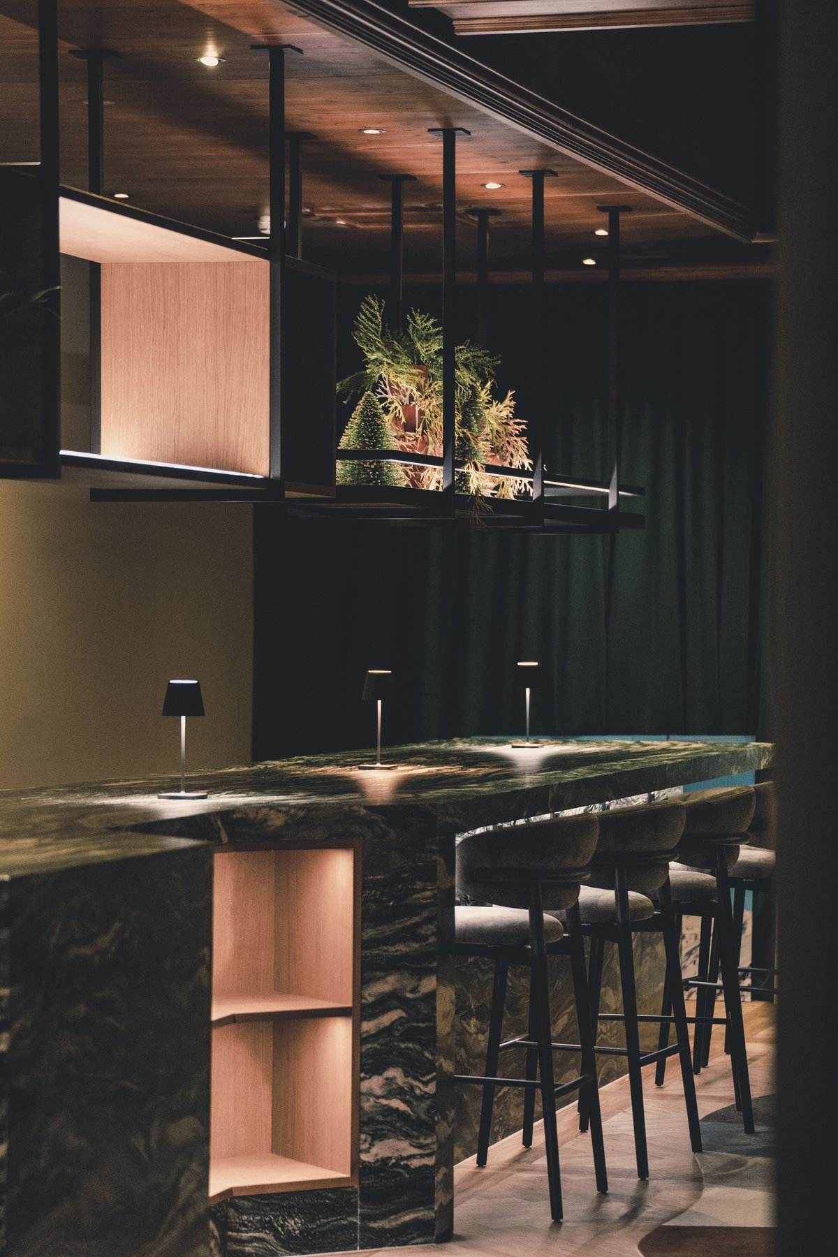 Neue Post – Upside Down Town Hotel