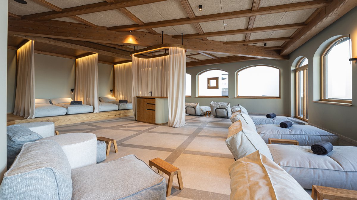 Neue Post – Upside Down Town Hotel