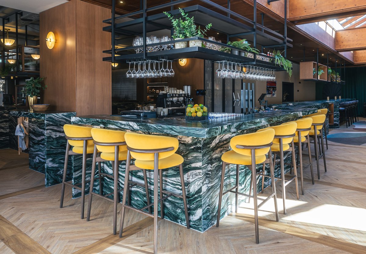 Neue Post – Upside Down Town Hotel