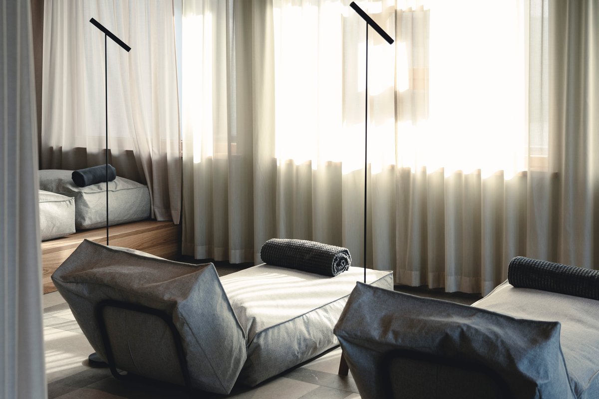 Neue Post – Upside Down Town Hotel