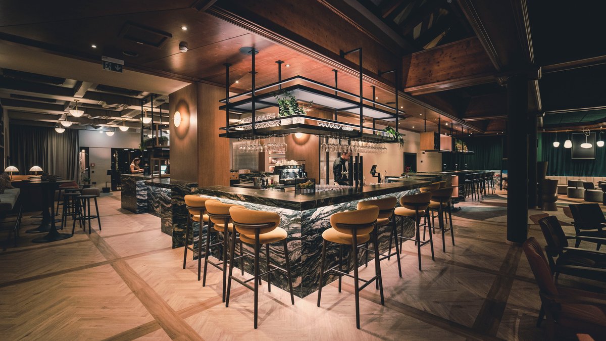 Neue Post – Upside Down Town Hotel