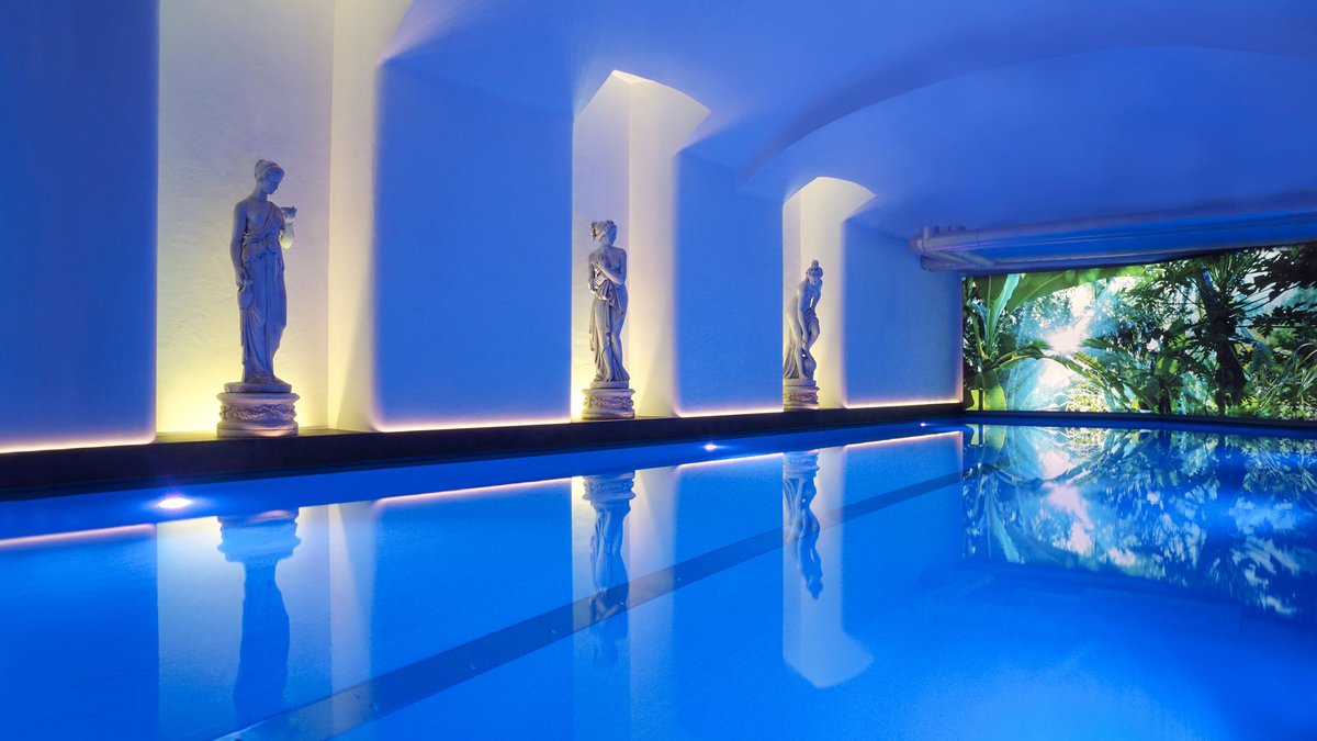 John Harris Schillerplatz 1010, Spa