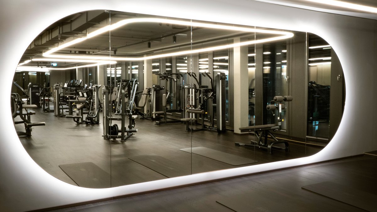 John Harris Hauptbahnhof 1100, The Icon