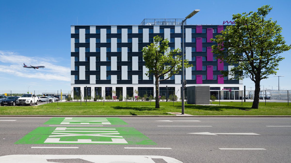 MOXY Vienna Airport