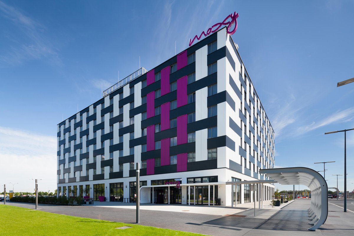 MOXY Vienna Airport