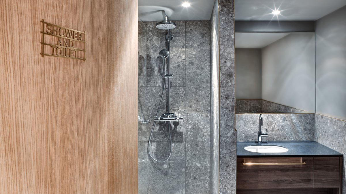 STAGE 12 Hotel by Penz